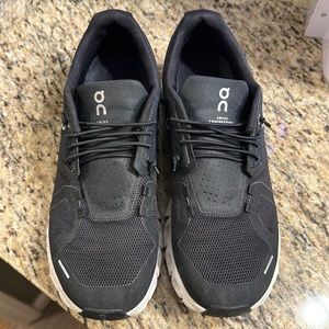 Women’s Size 10 On-Clouds (cloud 5)